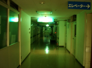 夜の病院.jpg